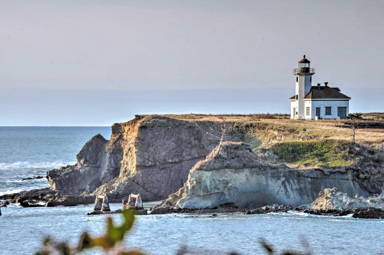 Cliffside Lighthouse Beach Home With Ocean View คูสเบย์ ภายนอก รูปภาพ