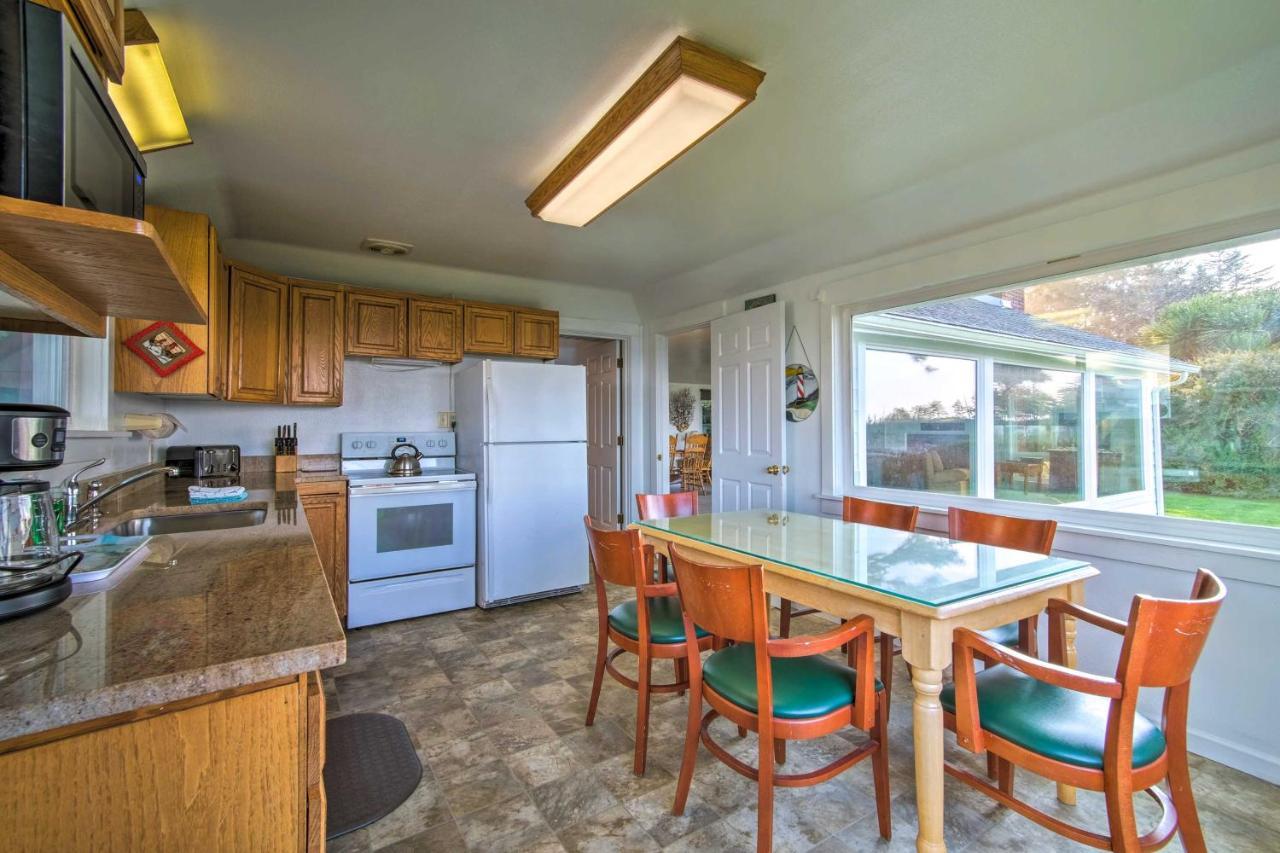 Cliffside Lighthouse Beach Home With Ocean View คูสเบย์ ภายนอก รูปภาพ