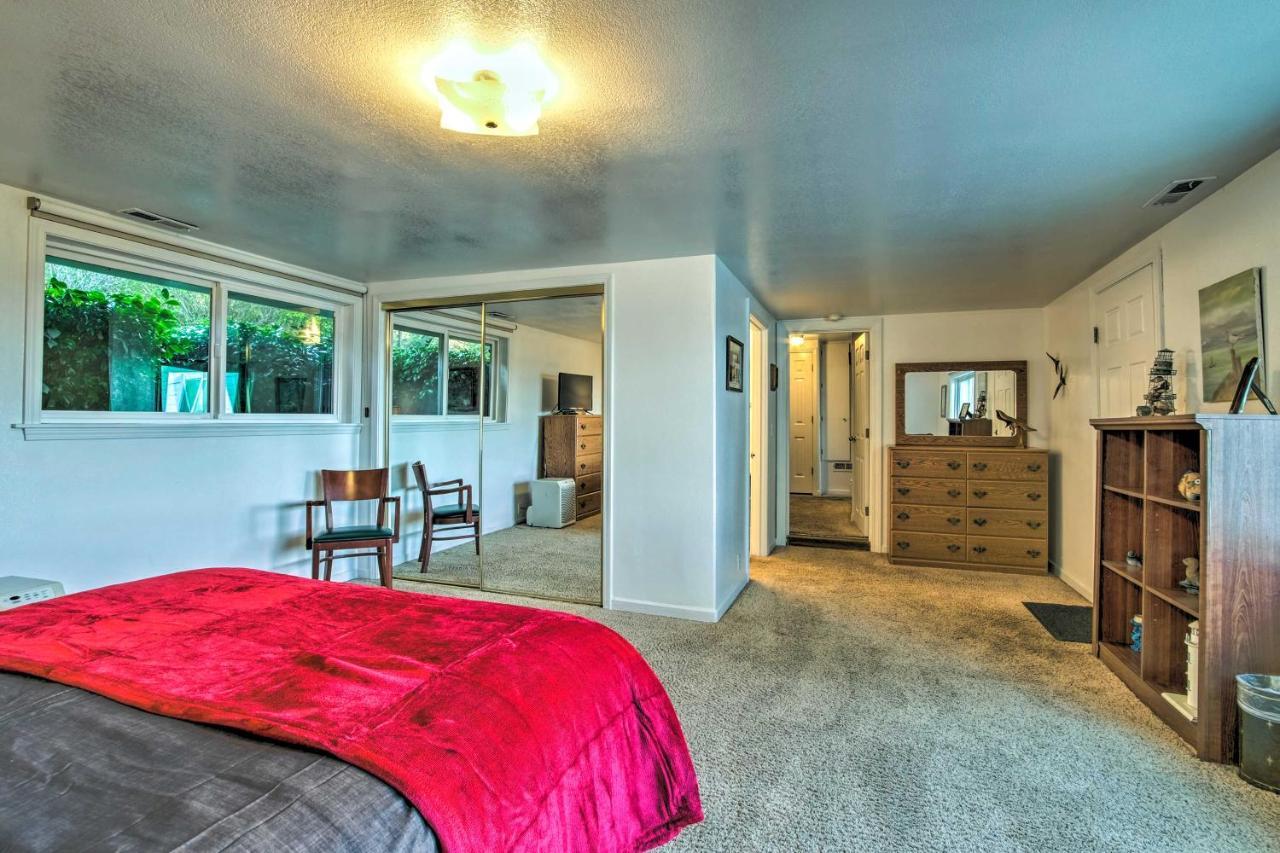 Cliffside Lighthouse Beach Home With Ocean View คูสเบย์ ภายนอก รูปภาพ