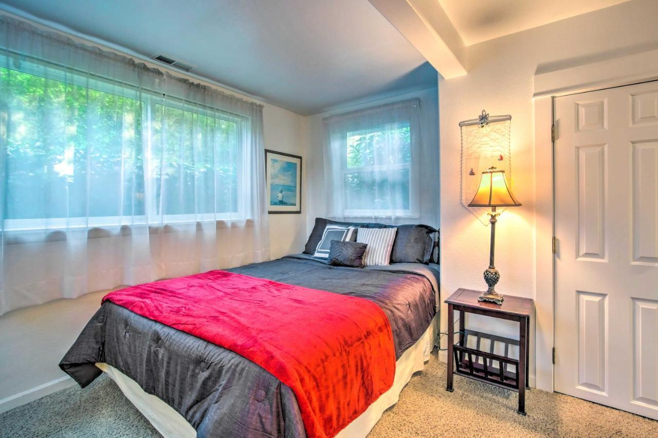 Cliffside Lighthouse Beach Home With Ocean View คูสเบย์ ภายนอก รูปภาพ