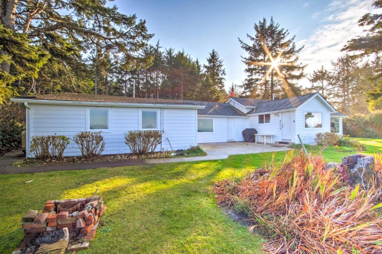 Cliffside Lighthouse Beach Home With Ocean View คูสเบย์ ภายนอก รูปภาพ